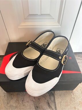 Vans Mary Jane Black White